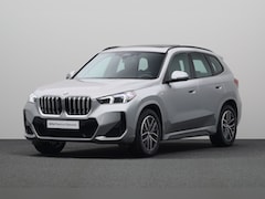 BMW X1 - sDrive18i M Sport pakket | Achteruitrijcamera | Glazen panoramadak | Elektrisch verwarmde