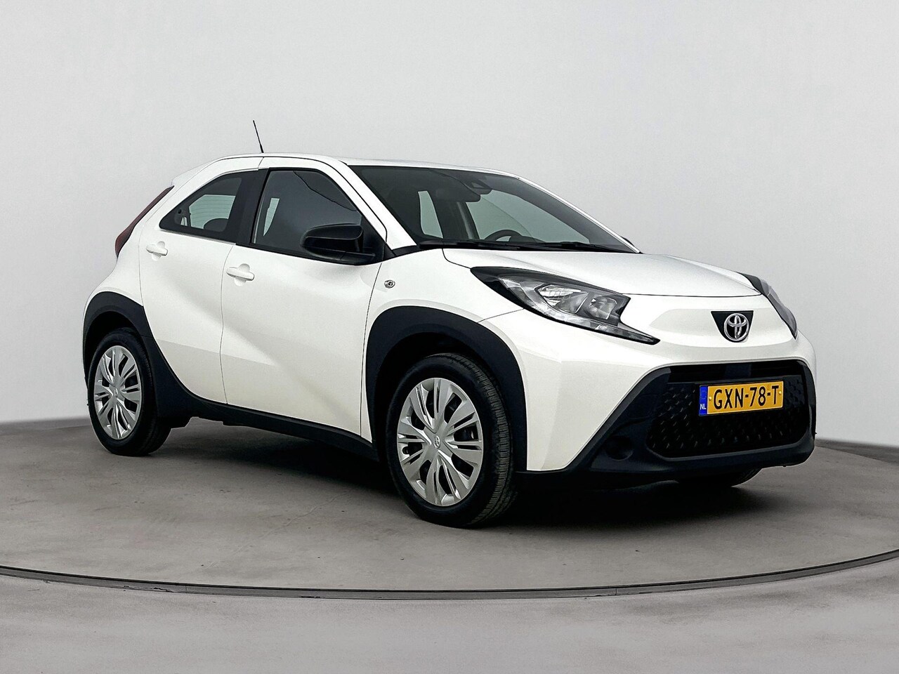 Toyota Aygo X - 1.0 VVT-i MT Play | Apple Carplay / Android Auto | Adaptive Cruise | Airco | Camera | Rijs - AutoWereld.nl