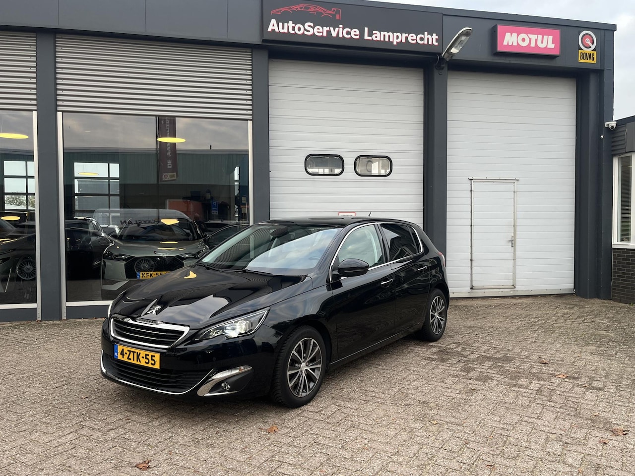 Peugeot 308 - 1.2 PureTech Allure Automaat - AutoWereld.nl