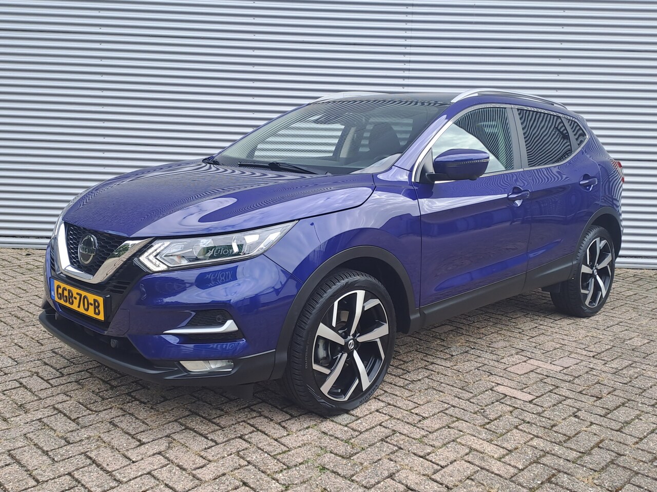 Nissan Qashqai - 1.3 DIG-T Design Edition | Automaat | Trekhaak | Pano Dak | Navi | Cruise | Camera | Apple - AutoWereld.nl
