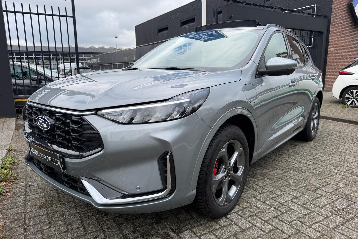 Ford Kuga - 2.5 PHEV ST-Line X | Panoramadak | Trekhaak wegklapbaar | Winter Pack | All season banden - AutoWereld.nl