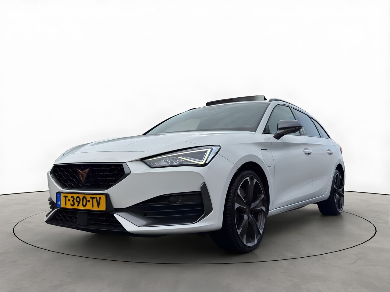 CUPRA Leon Sportstourer - 1.4 e-Hybrid 245PK VZ Adrenaline Pano Keyless Schaalstoelen - AutoWereld.nl