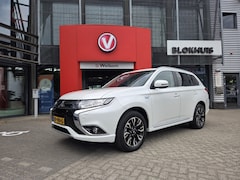 Mitsubishi Outlander - 2.0 PHEV Executive Edition | Navi | Camera | PDC | Stoel verw