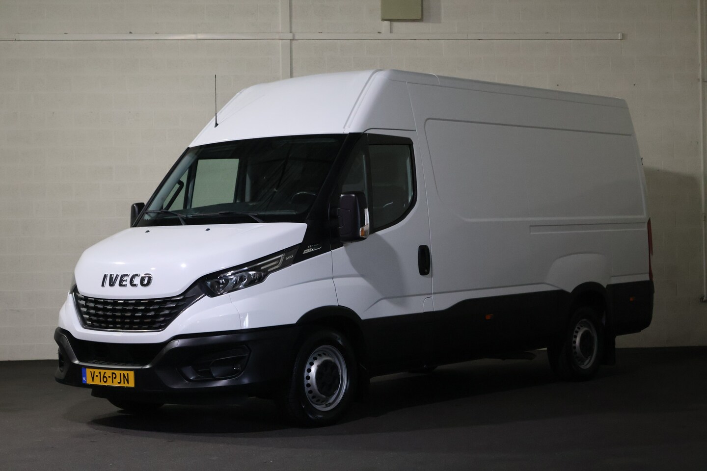 Iveco Daily - 35 S 16 35S16 L2 H2 Hi-Matic Automaat 3.5T Trekhaak - AutoWereld.nl