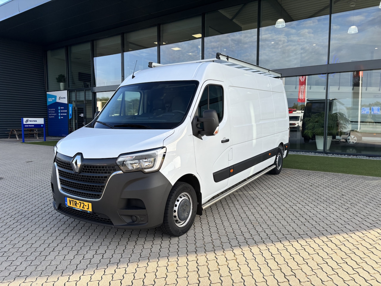Renault Master - T35 150 L3H2 Imperiaal + Trekhaak - AutoWereld.nl