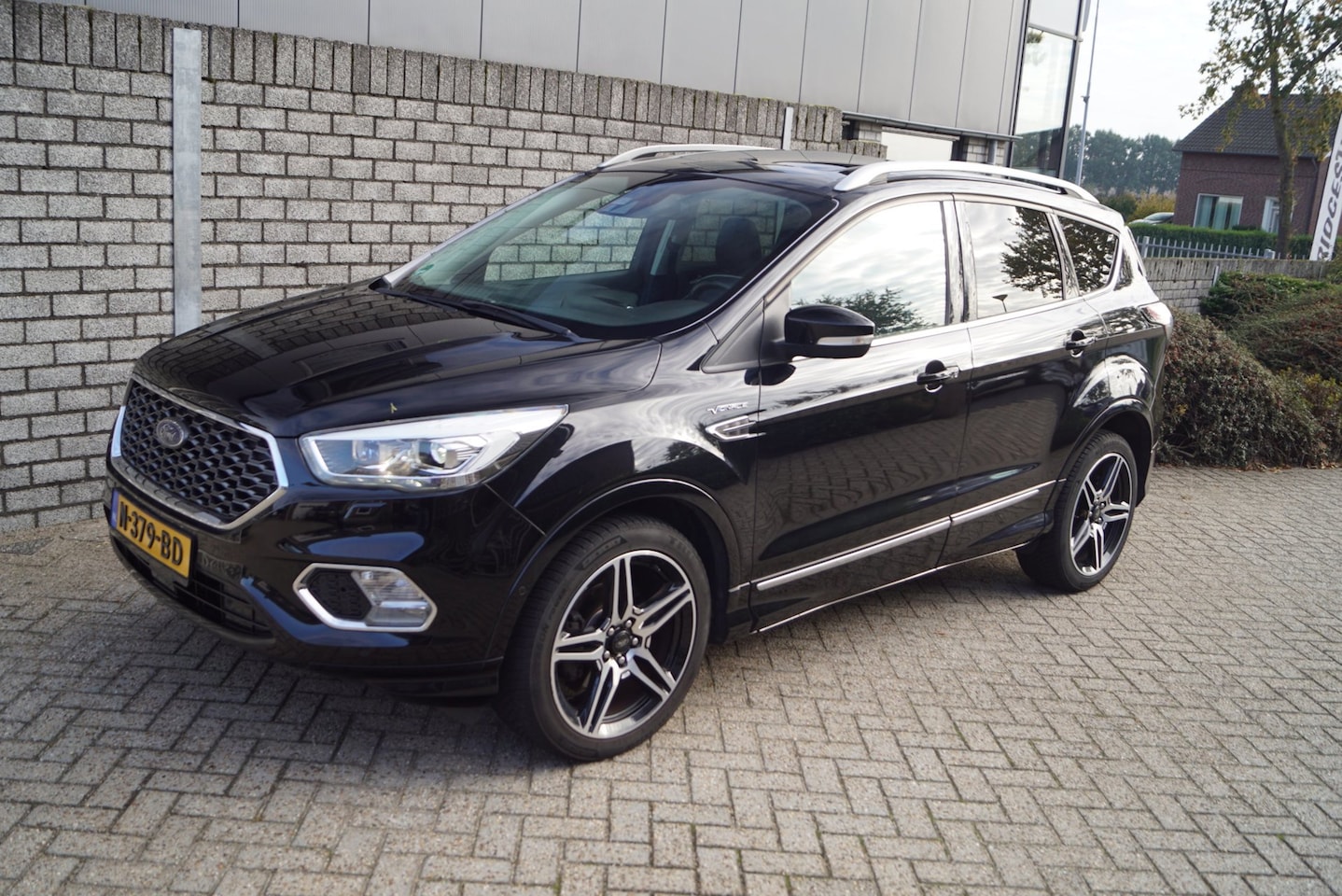 Ford Kuga - 1.5 EcoBoost Vignale Leder Stoel/Stuurverw Panodak Navi Camera Clima Adaptieve Cruise Appl - AutoWereld.nl