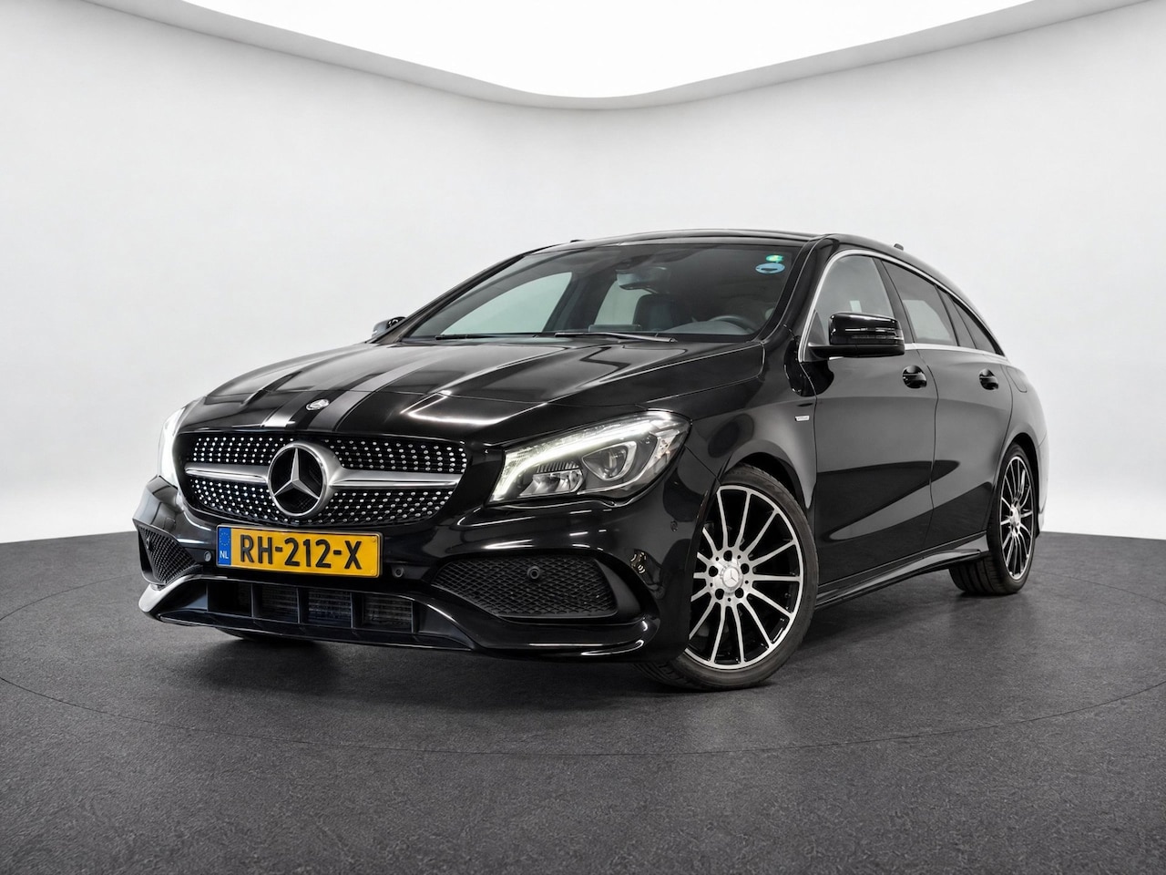 Mercedes-Benz CLA-klasse Shooting Brake - 180|AMG|MOTORSPORT|CAMERA|AUT|NAVI|NL AUTO - AutoWereld.nl