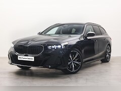 BMW 5-serie Touring - 530e M Sport Automaat / Panoramadak / Trekhaak / Stoelventilatie / Bowers & Wilkins / M Sp