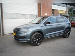 Skoda Karoq - 1.5 TSI ACT 150PK SPORTLINE BUSINESS VOL LUXE PANORAMADAK ZWARTE HEMEL CAMERA STOEL+STUURV
