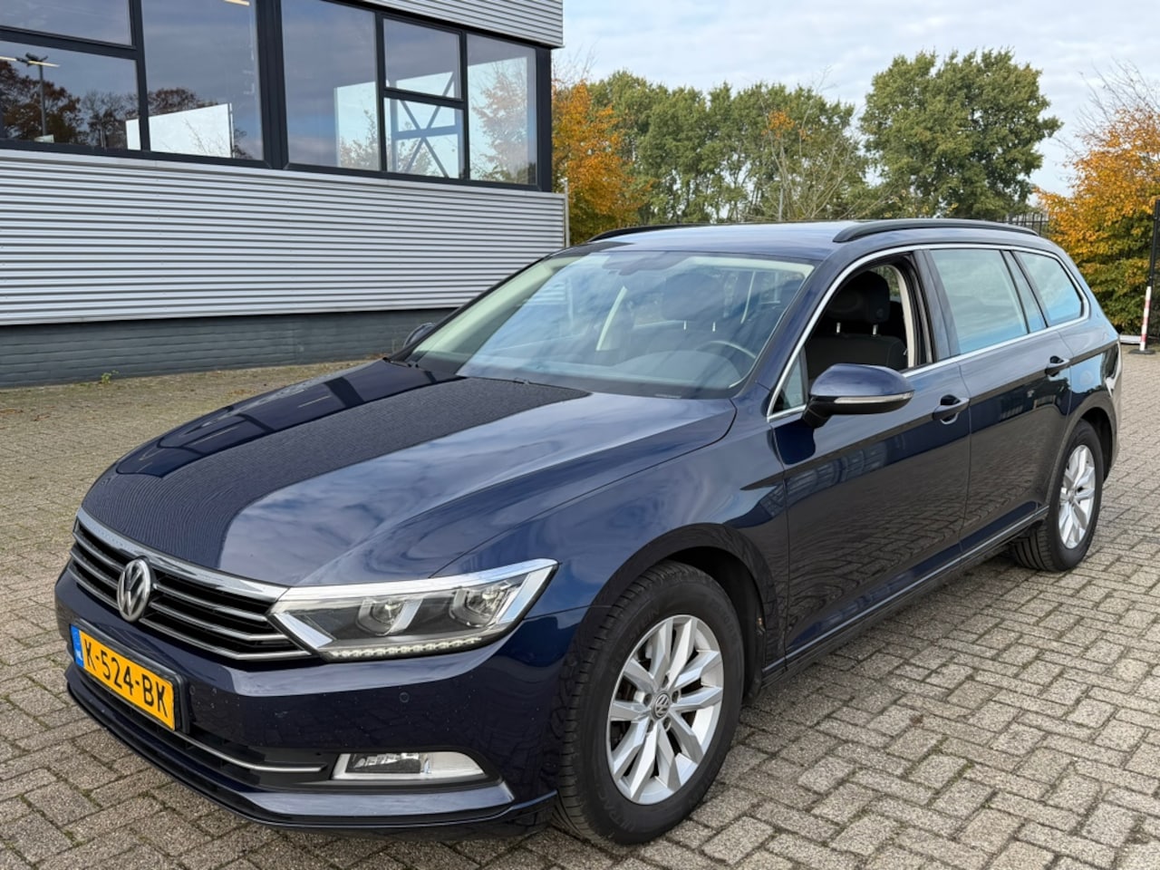 Volkswagen Passat Variant - 2.0 TDi Connected Series Plus Aut6 | Navi | ECC | LMV - AutoWereld.nl
