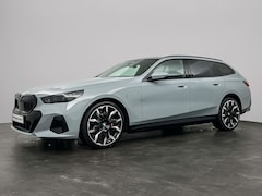 BMW 5-serie Touring - 530e | M Sportpakket Pro | Stuurwielrand verwarmd | Comfort Access | Trekhaak met elektris
