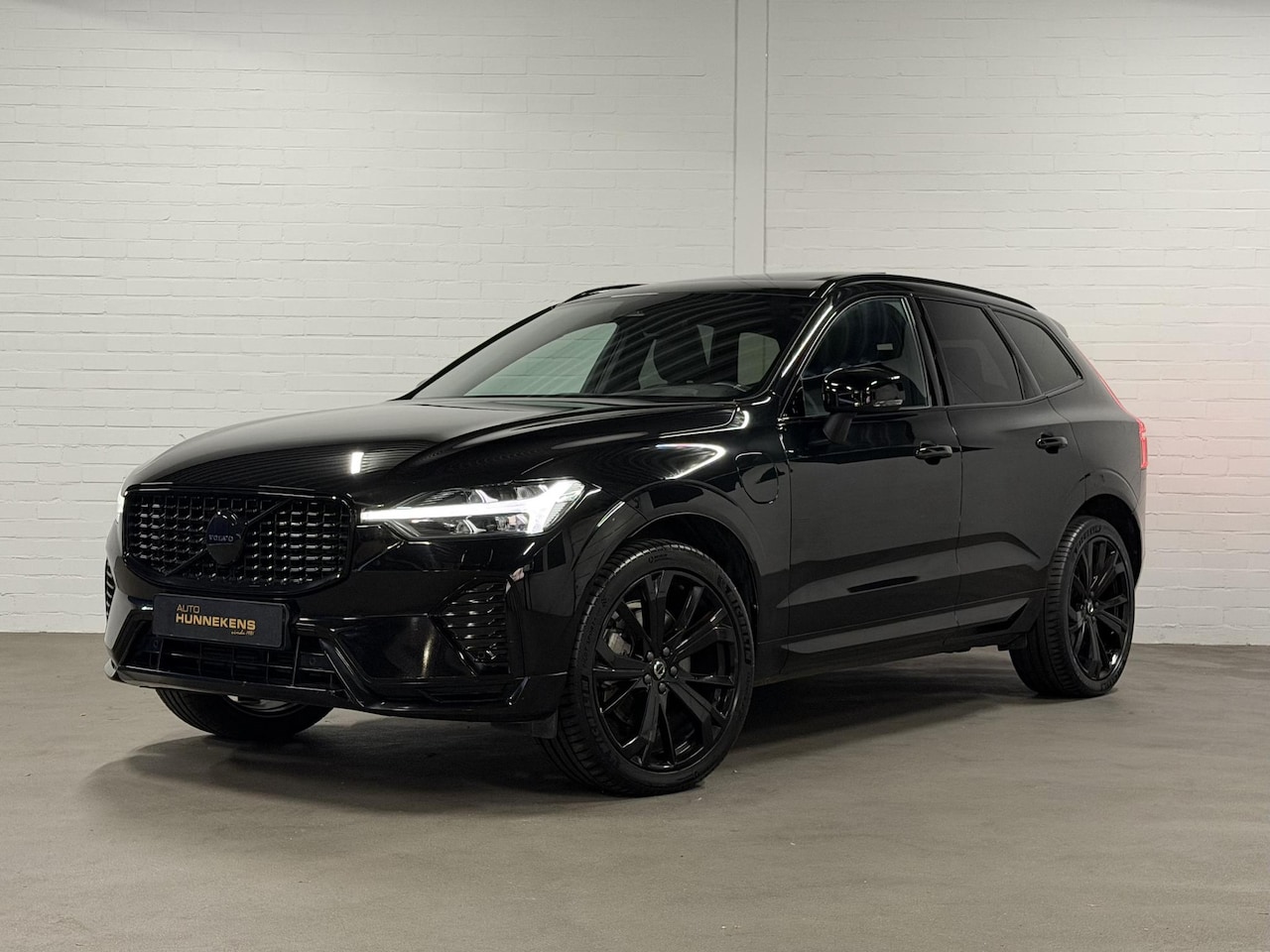 Volvo XC60 - 2.0 T6 Plug-in hybrid AWD Plus Black Edition Trekhaak | Open dak | Adapt. cruise | Stuur-/ - AutoWereld.nl