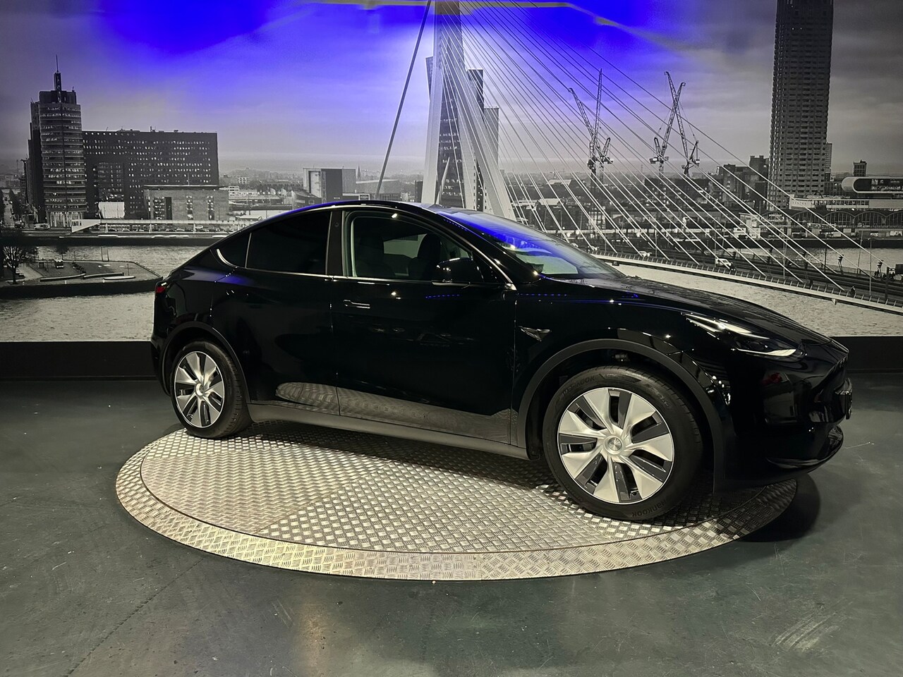 Tesla Model Y - RWD 58 kWh *Origineel NL*Trekhaak*Pano* - AutoWereld.nl