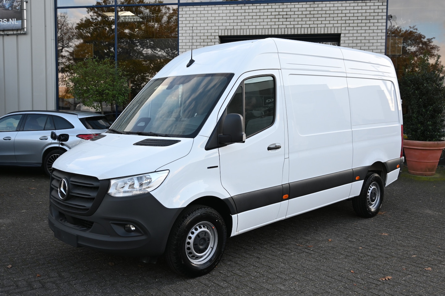 Mercedes-Benz eSprinter - 314 L2H2 Pro 81kWh Apple Carplay/Android Auto - AutoWereld.nl