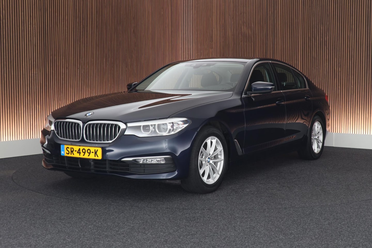 BMW 5-serie - 520i 184pk Automaat Executive Trekhaak ACC Navigatie - AutoWereld.nl