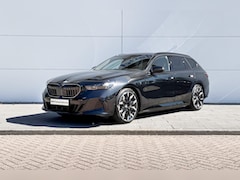 BMW 5-serie Touring - 550e xDrive M-Sport Pro | Bowers & Wilkins | Trekhaak | Innovation Pack | Travel Pack | Pa