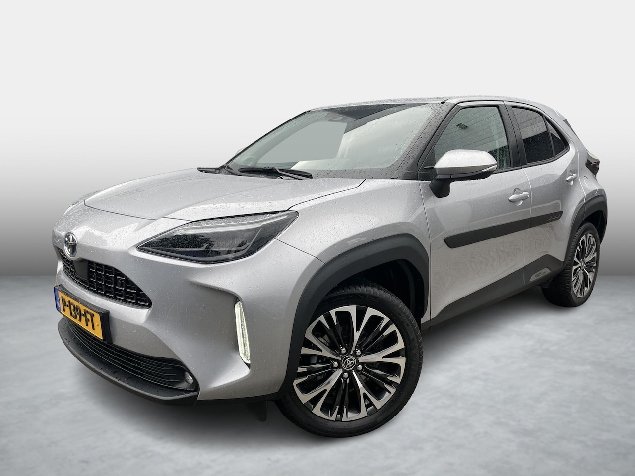Toyota Yaris Cross - 1.5 Hybrid Executive All seasonbanden - AutoWereld.nl