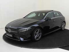 Mercedes-Benz A-klasse - 180 AMG Line Panoramadak / Keyless Entry / Parkeercamera / Stoelverwarming /