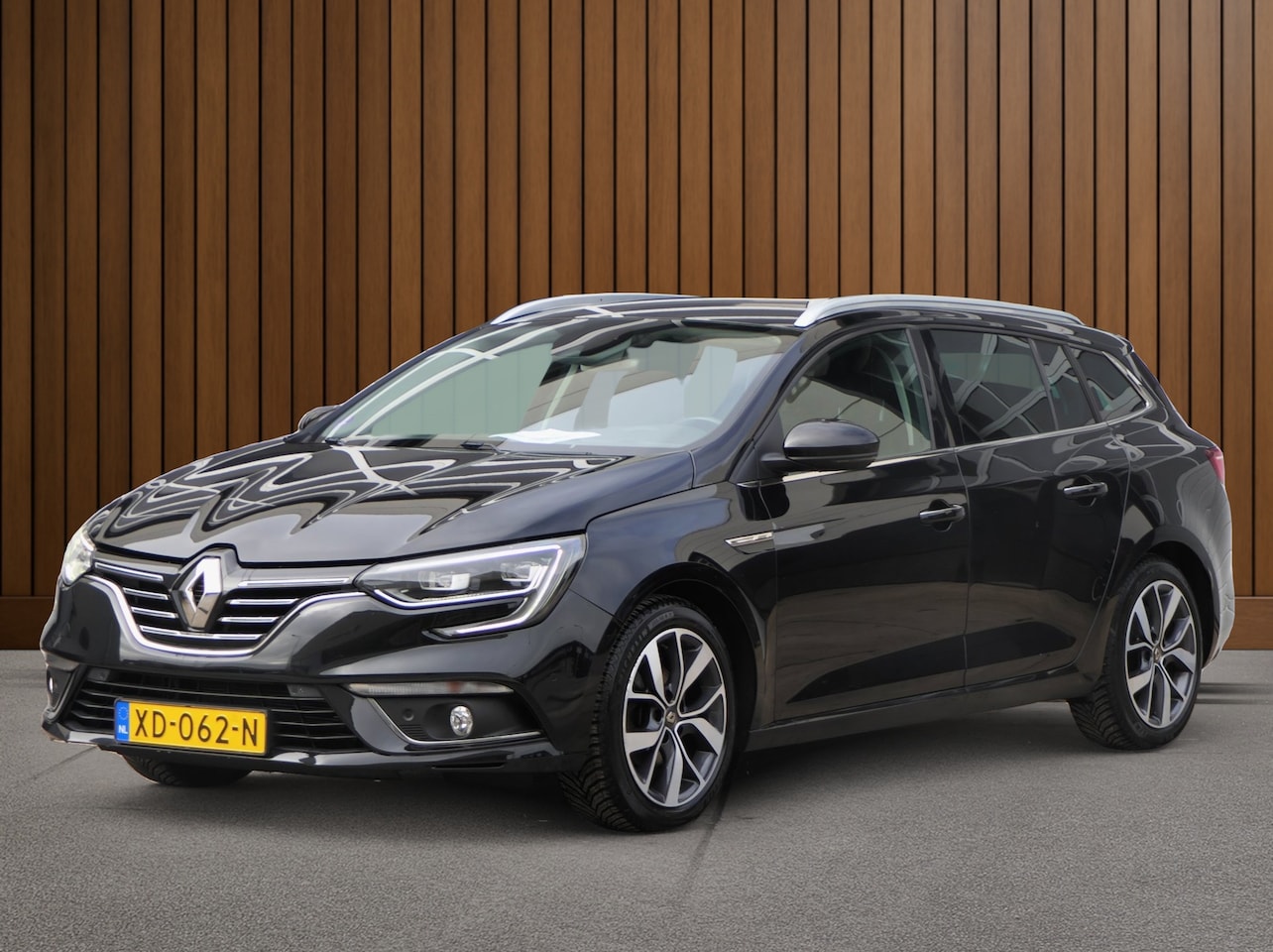 Renault Mégane Estate - 1.2 TCe Bose 132PK | Camera | Keyless | Massagefunctie | Cruise | LM Velgen - AutoWereld.nl