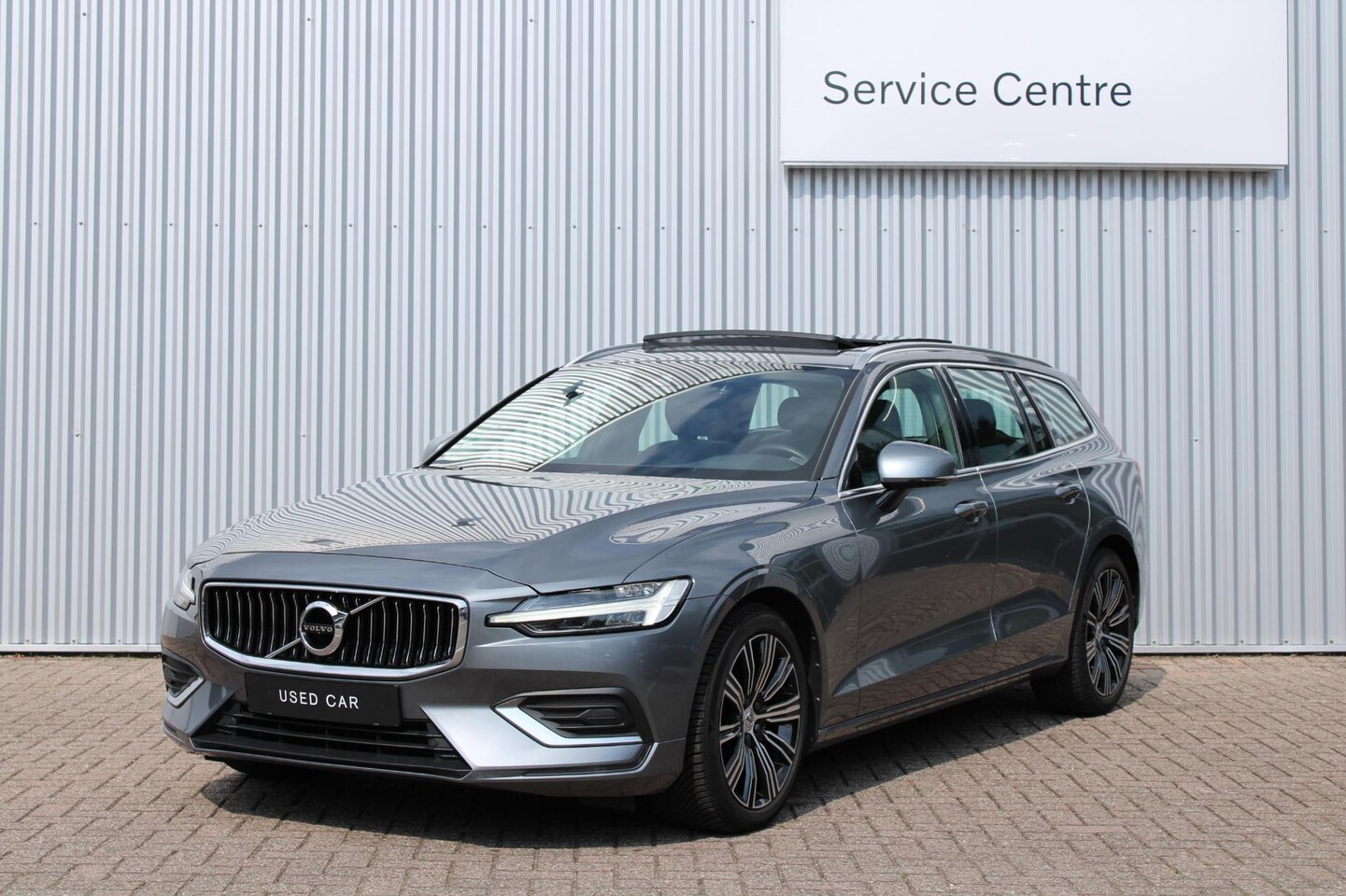 Volvo V60 - 2.0 T5 Inscription | Panoramadak | Cruise Control | Parkeersensoren achter | Lederen bekle - AutoWereld.nl
