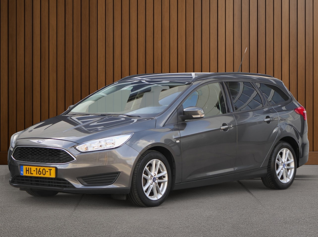 Ford Focus Wagon - 1.0 Trend Edition 101PK | Stoelverwarming | Cruise | Bluetooth | Navi | LM Velgen | NAP - AutoWereld.nl
