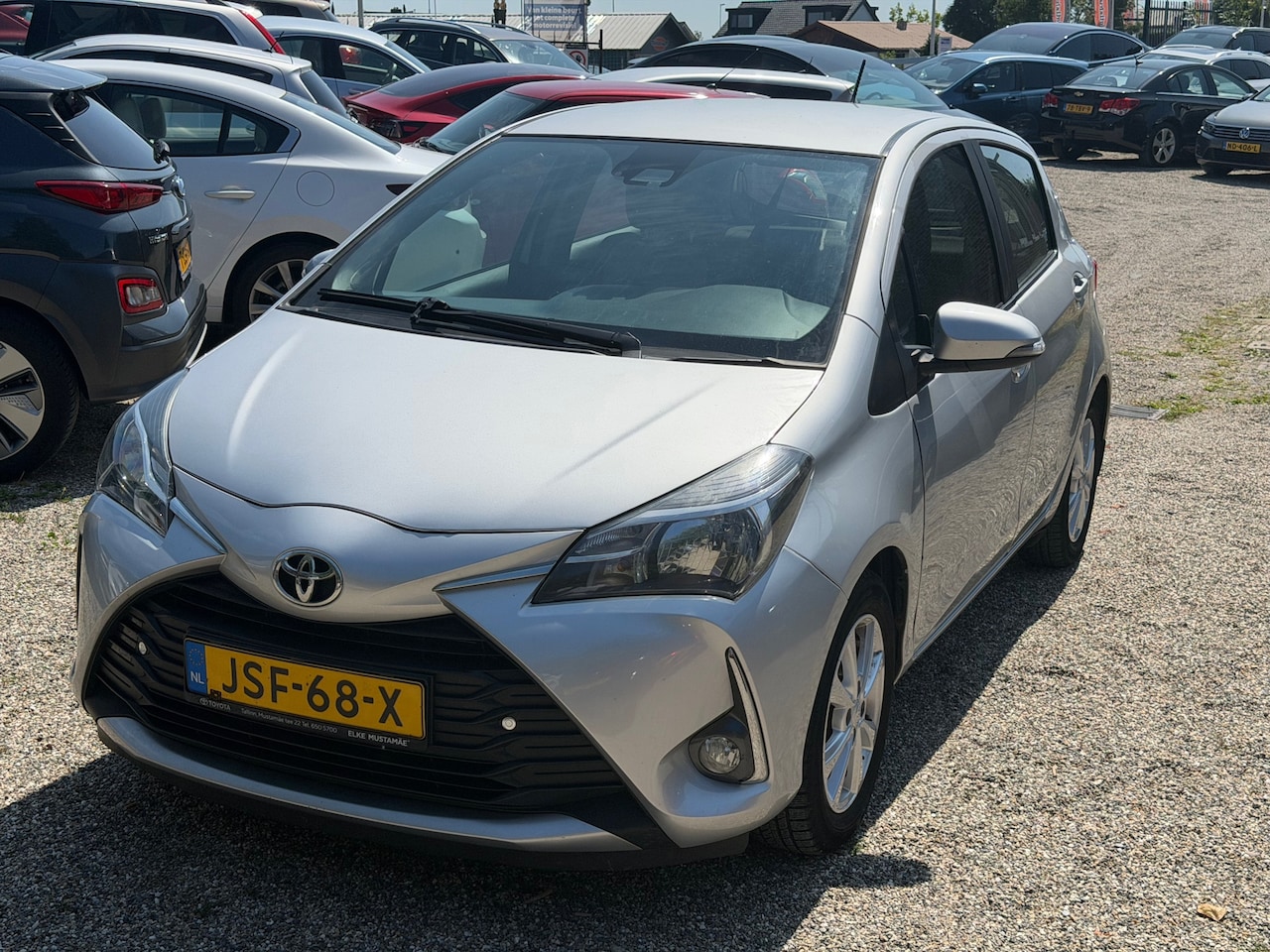 Toyota Yaris - 1.5 VVT-i Comfort Camera Cruise PDC StoelVerwarming Zeer Laag Kilometers - AutoWereld.nl
