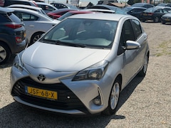Toyota Yaris - 1.5 VVT-i Comfort Camera Cruise PDC StoelVerwarming Zeer Laag Kilometers