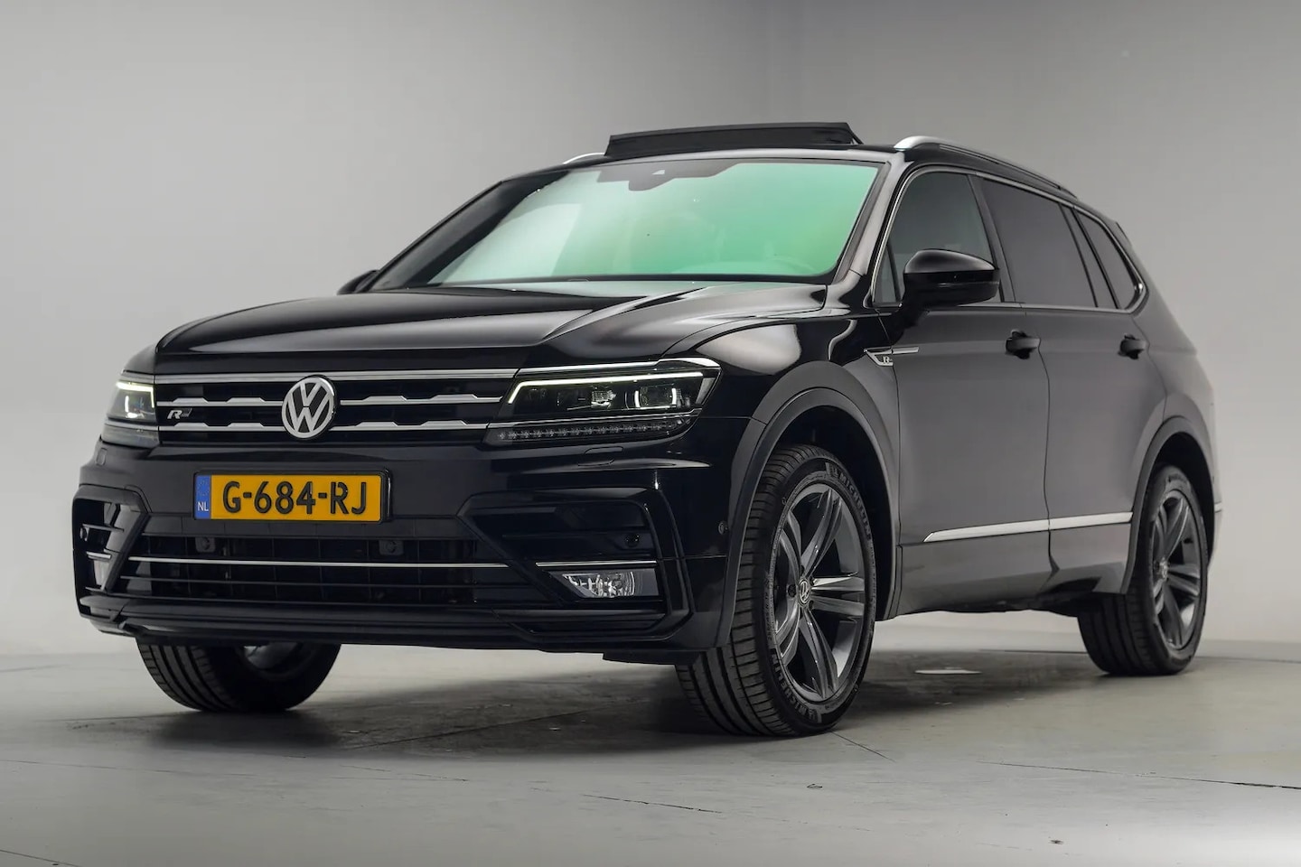 Volkswagen Tiguan Allspace - 1.5 TSI R-Line Highline 7P Aut. [ Panoramadak Camera Stoelverwarming ] - AutoWereld.nl