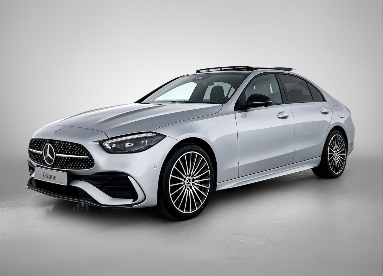 Mercedes-Benz C-klasse - 300 e 140 Years Edition | Premium Plus | Nightpakket | Trekhaak | Panoramaschuifdak | 360° - AutoWereld.nl