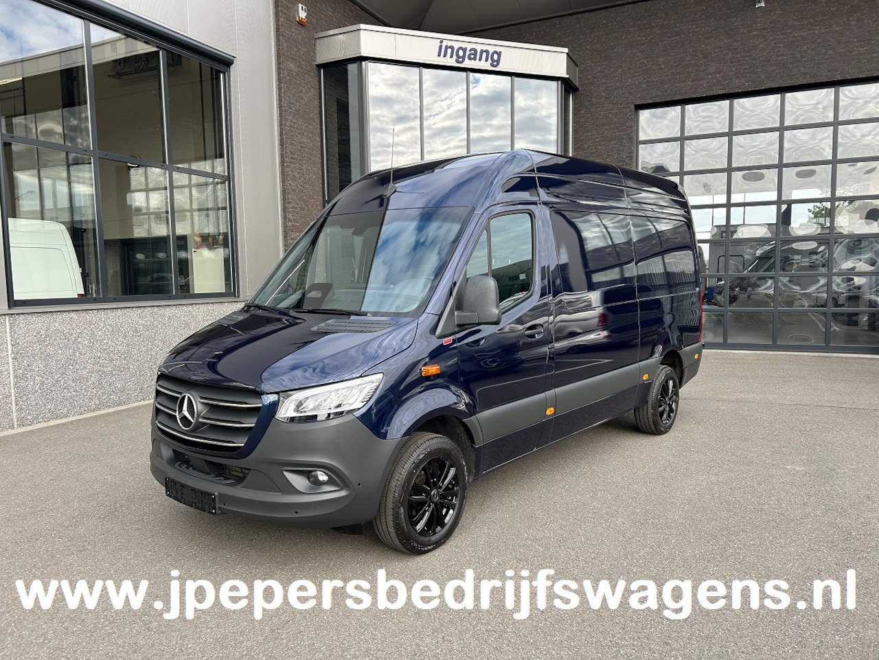 Mercedes-Benz Sprinter - 317 CDI L2 H2 Pro LED / MBUX / Navigatie / Camera / Parkeersensoren / Cruise control / Air - AutoWereld.nl
