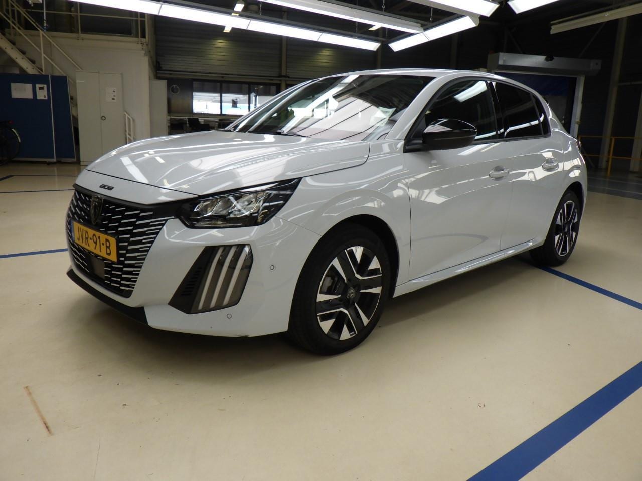 Peugeot 208 - 1.2 Hybrid 110 e-DCS6 Allure | NL-Auto | Adaptieve cruise control | Apple Carplay & Androi - AutoWereld.nl
