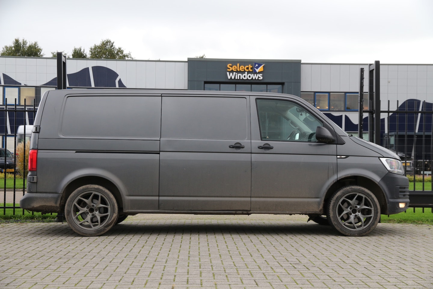 Volkswagen Transporter - 2.0 TDI 150 / Aut. / L2H1 / Euro6 / Cruise / Airco.. - AutoWereld.nl