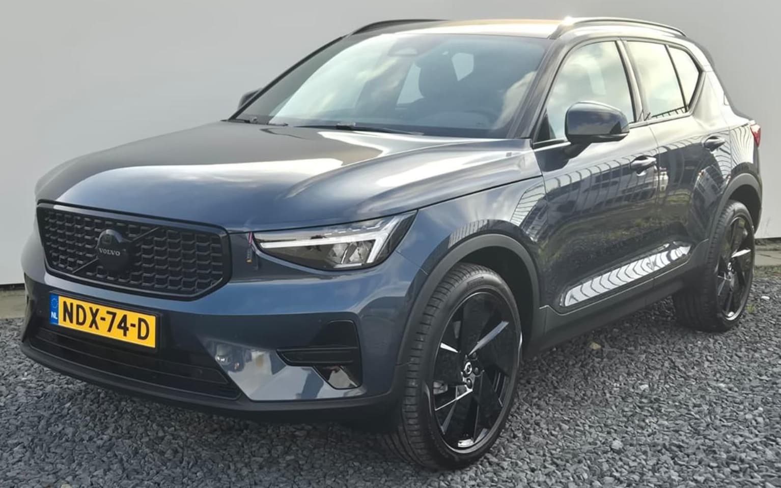 Volvo XC40 - 2.0 B3 Black Edition Plus 20” Wielen - Adaptive Cruise Control - Harman Kardon Audio - Cli - AutoWereld.nl