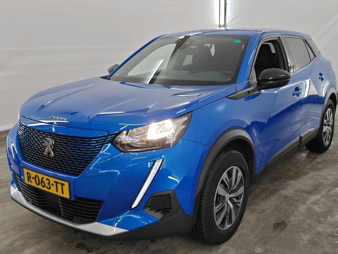Peugeot e-2008 - 50 kWh 136pk EV Active | SOH 90% | Achteruitrijcamera | PDC | CarPlay | Getinte ramen | Cr - AutoWereld.nl