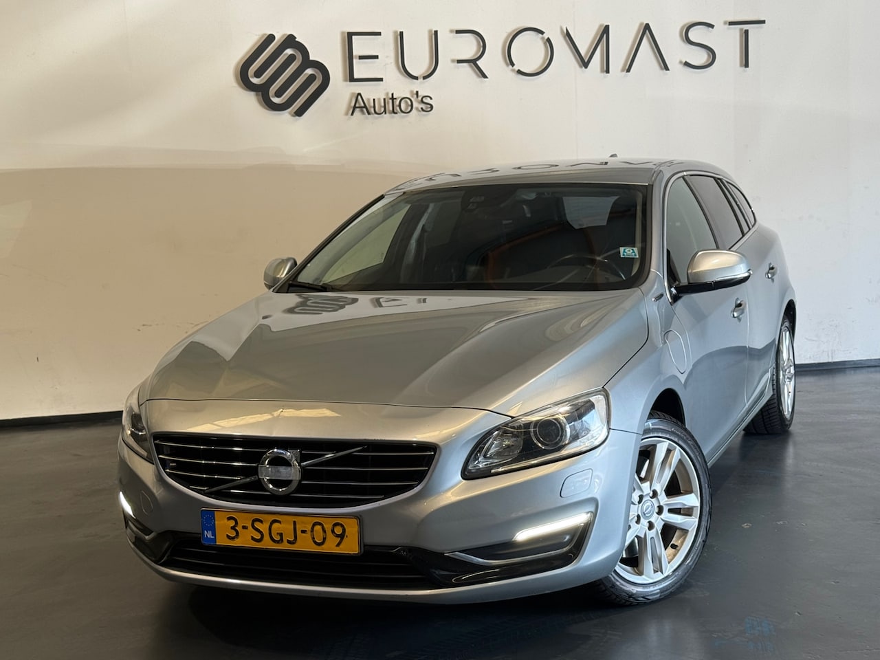 Volvo V60 - 2.4 D6 AWD Plug-In Hybrid Summum 2.4 D6 AWD Plug-In Hybrid Summum - AutoWereld.nl