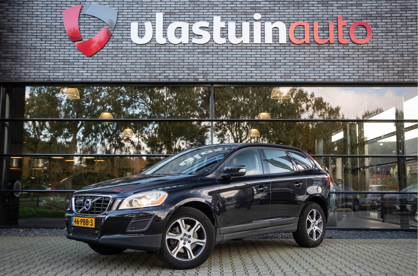 Volvo XC60 - 2.0 D3 Kinetic , Adap. Cruise, Trekhaak, Lane assist, - AutoWereld.nl