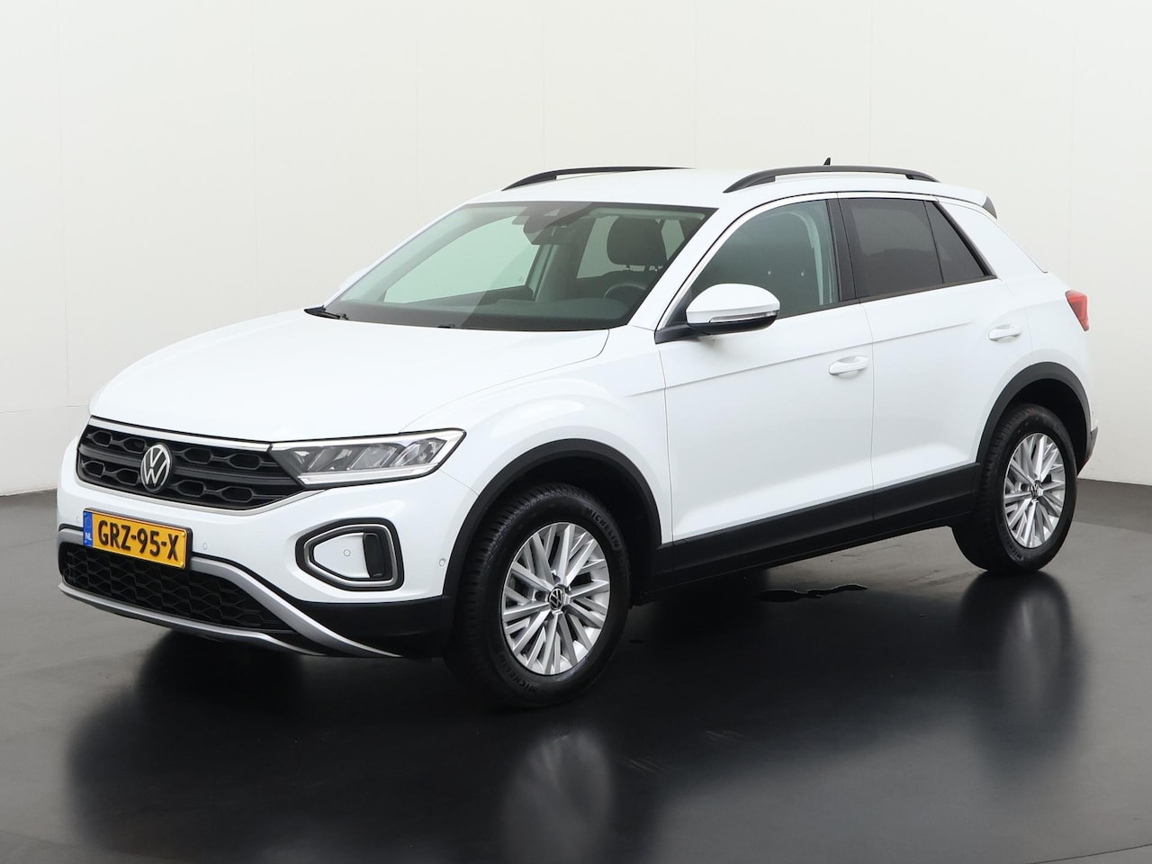 Volkswagen T-Roc - 1.0 TSI Life | Camera | Stoelverwarming | ACC | Digital Cockpit Pro | Zondag Open! - AutoWereld.nl