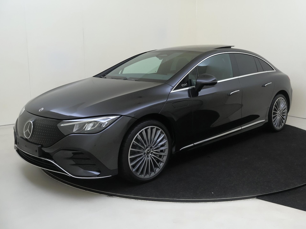 Mercedes-Benz EQE - 300 Business Solution AMG 90 kWh Luchtvering - Achterasbesturing - Burmester - Thermotroni - AutoWereld.nl