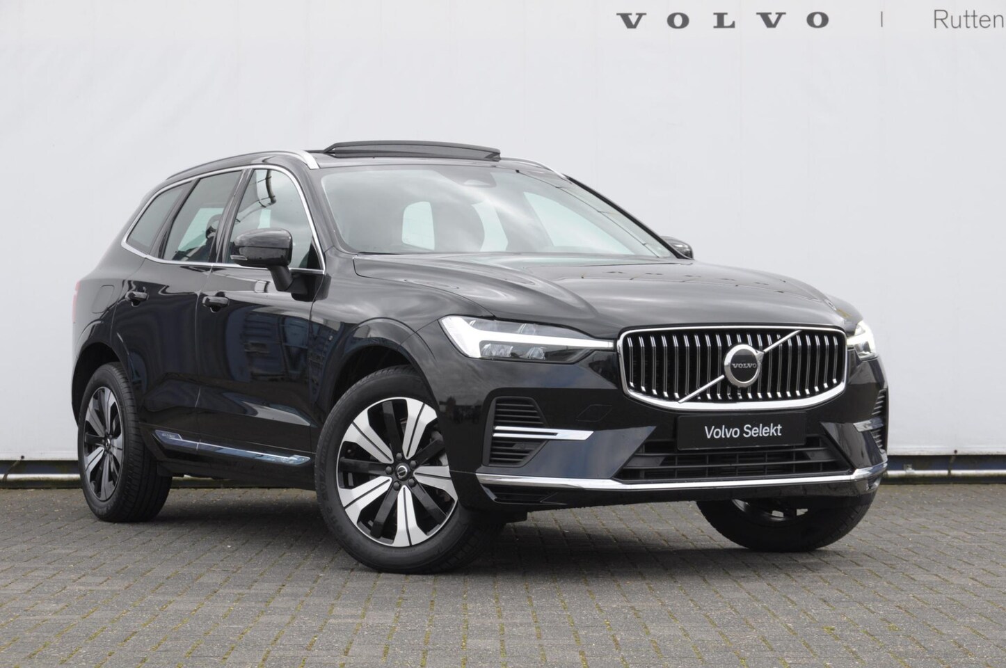 Volvo XC60 - T6 350PK Automaat Plug-in hybrid AWD Plus Bright Panoramisch schuif-kanteldak / Google inf - AutoWereld.nl