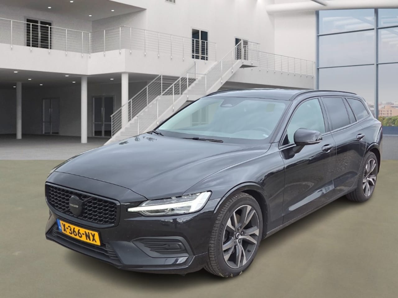 Volvo V60 - 2.0 B3 Essential Black Edition TREKHAAK BTW LEER NL AUTO - AutoWereld.nl