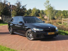 BMW 5-serie Touring - 530e Business Edition Plus | M-Pakket | Panoramadak | Trekhaak | Camera | Sfeerverlichting