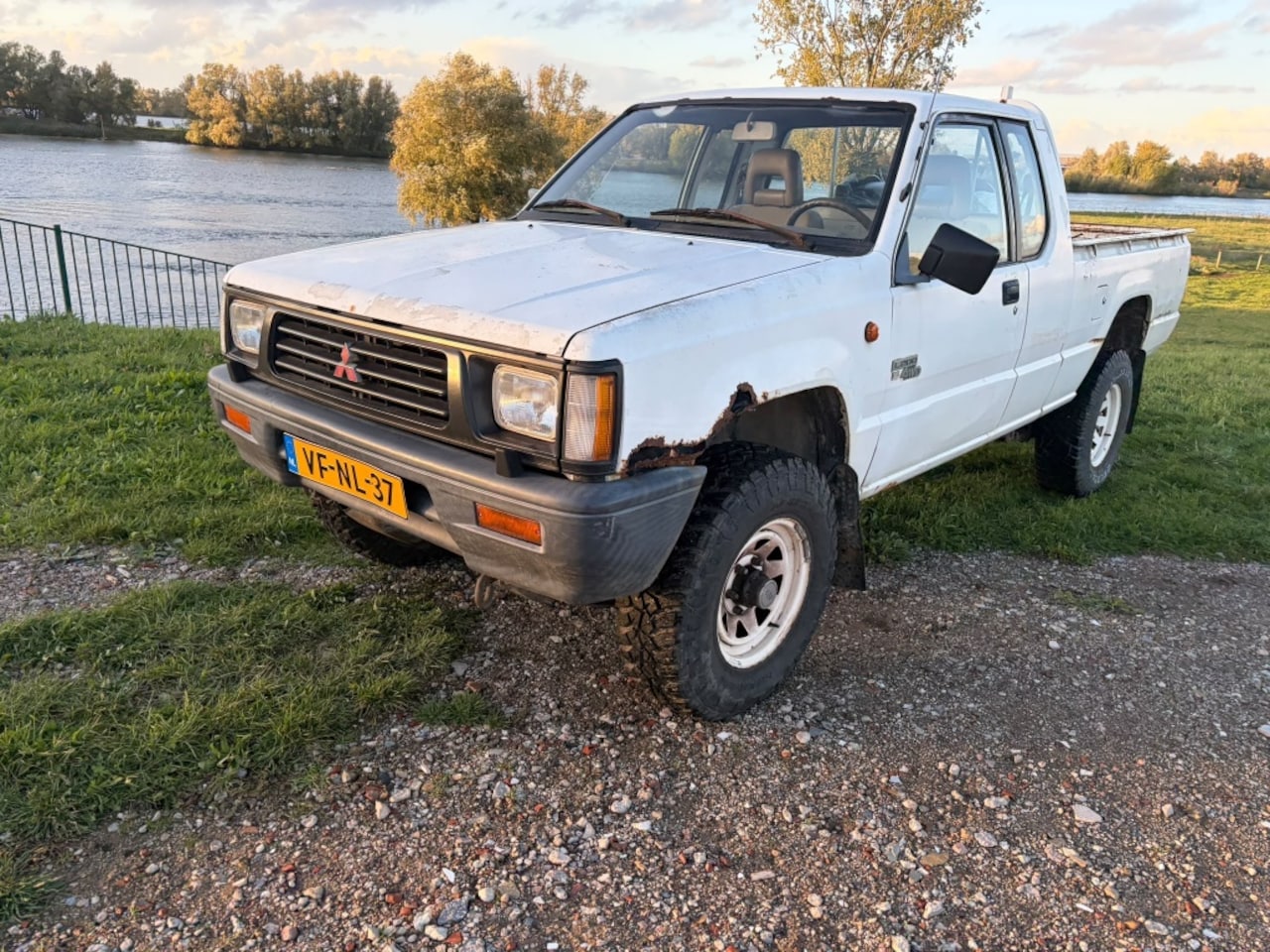 Mitsubishi L 200 - 2.5 TD Club Cab 1995 4x4 pick up - AutoWereld.nl