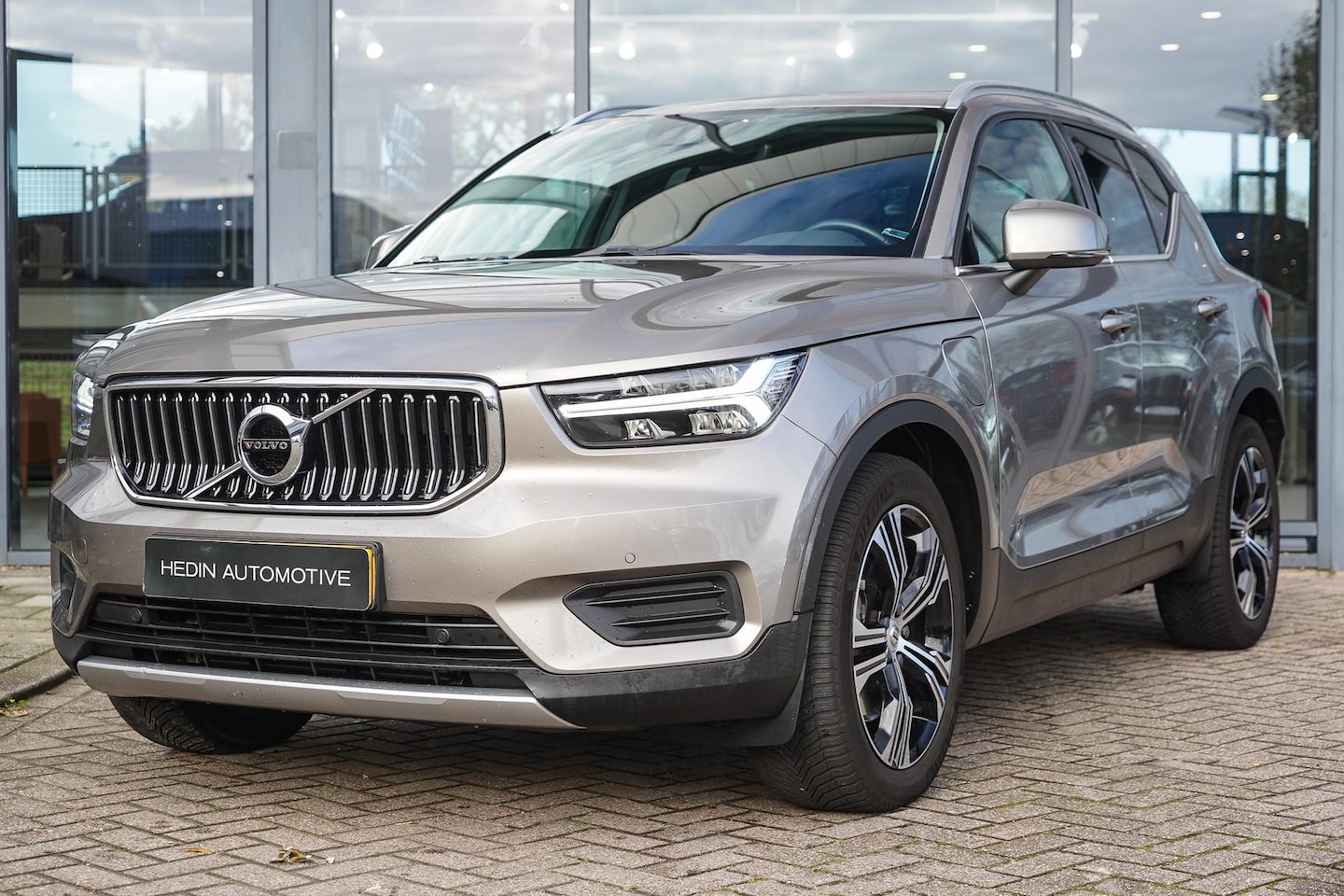 Volvo XC40 - 1.5 T5 Twin Engine Inscription | Panorama Dak | Elek. Stoelen + Geheugen | Stoelverwarming - AutoWereld.nl