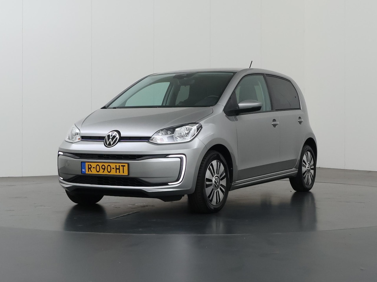 Volkswagen e-Up! - e-up! Style | SOH 93,4% | Trekhaak | Cruise Control | Parkeercamera | Stoelverwarming | Li - AutoWereld.nl