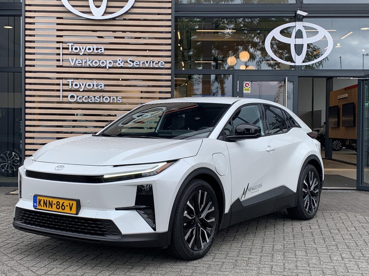Toyota C-HR - First Edition 77 kWh | "20 LM velgen | Rijklaar - AutoWereld.nl
