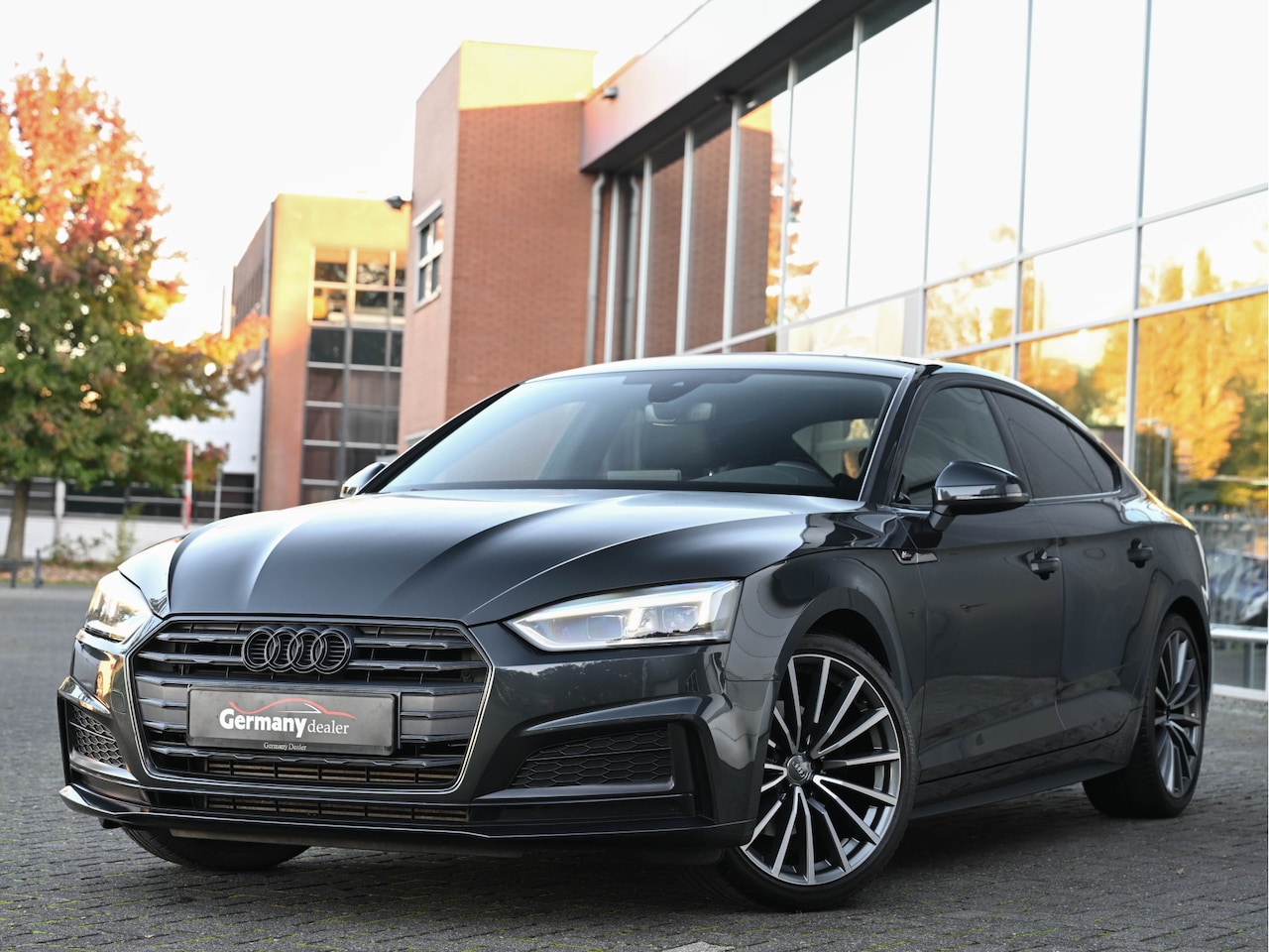 Audi A5 Sportback - 40Tfsi S-Line 190pk Black optic Virtual RS-stuur Sfeerverlichting Massage Elektr.Klep - AutoWereld.nl