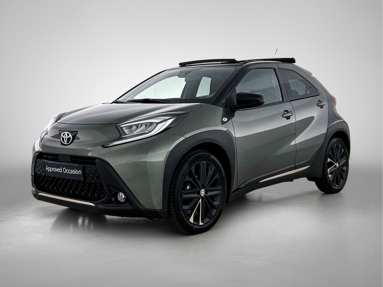 Toyota Aygo X - 1.0 VVT-i S-CVT Premium Limited Elektrisch Vouwdak | BTW voertuig | Stoelverwarming | Clim - AutoWereld.nl