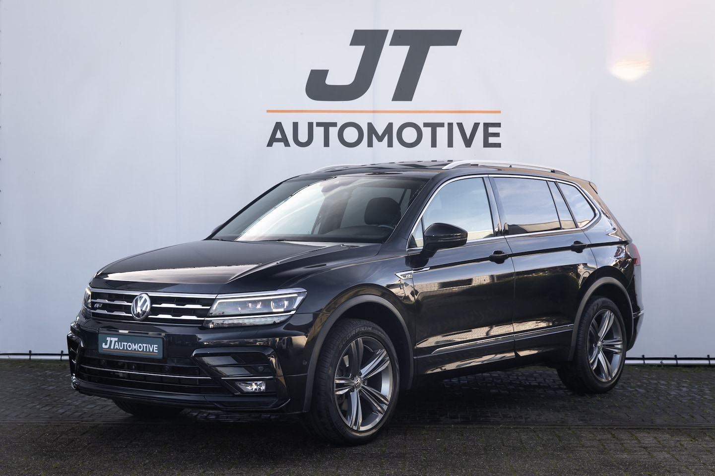 Volkswagen Tiguan Allspace - R-line 1.5 TSI 7Persoons Panoramadak | Trekhaak | 360Camera | Ledere bekleding | Memory st - AutoWereld.nl