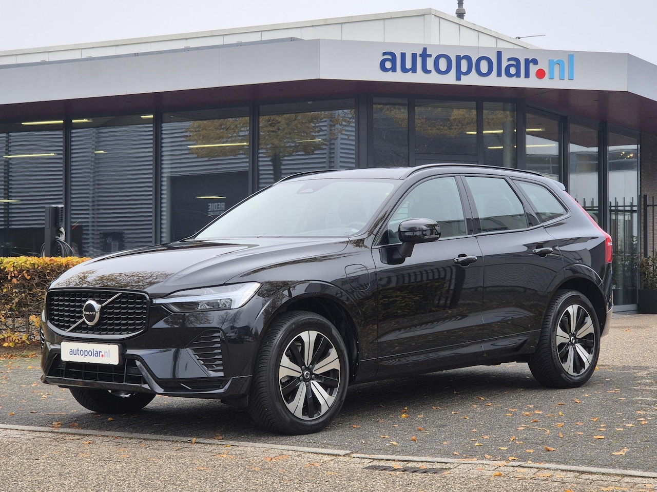 Volvo XC60 - 2.0 T6 Plug-in hybrid AWD Plus Dark Trekhaak/Panodak/All-Season-banden  etc. - AutoWereld.nl