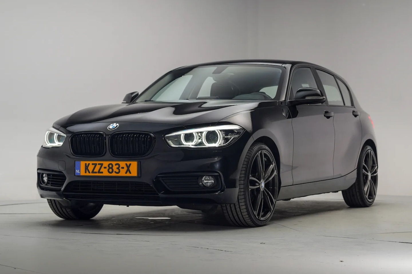 BMW 1-serie - 118i Sport Line Edition [ Clima Trekhaak M-sportstuur Stoelverwarming Navi Cruise PDC ] - AutoWereld.nl